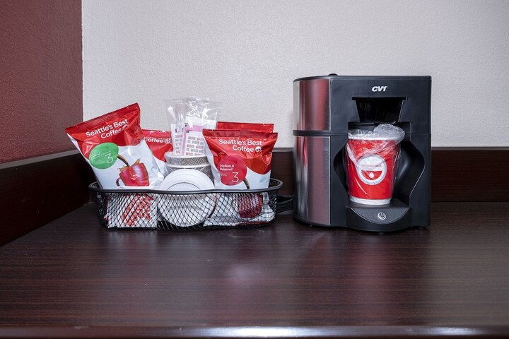 ADA Accessible Deluxe King (10 of 32)