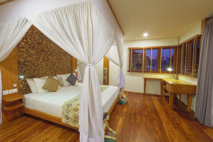 Room 9 of 39