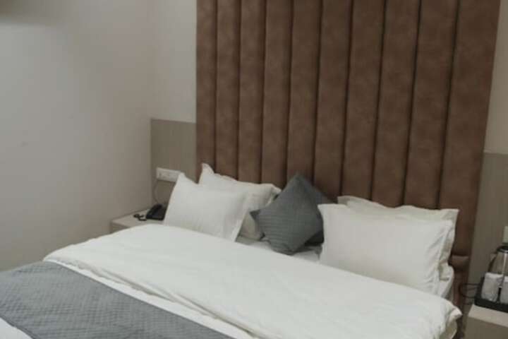Room 8 of 24