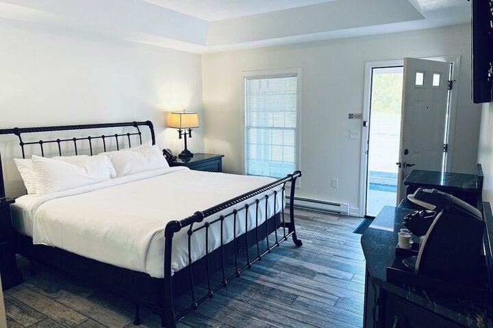 Room 3 of 8