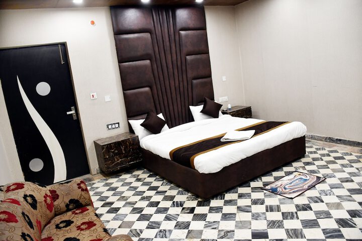 Room 8 of 24