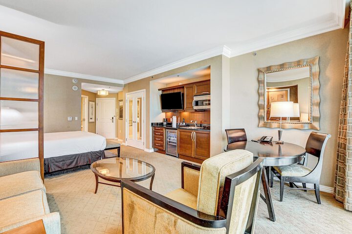 Room 40 of 74