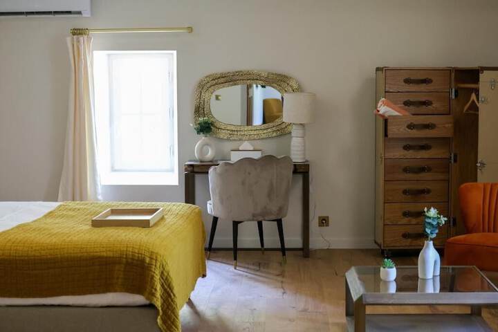 Room 2 of 28