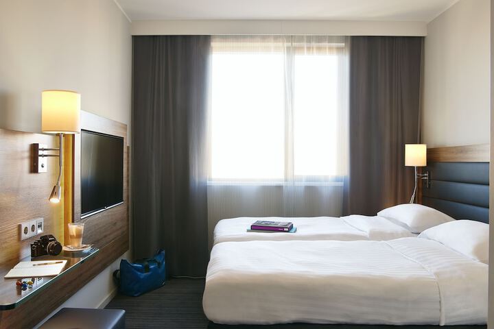 Room 9 of 36
