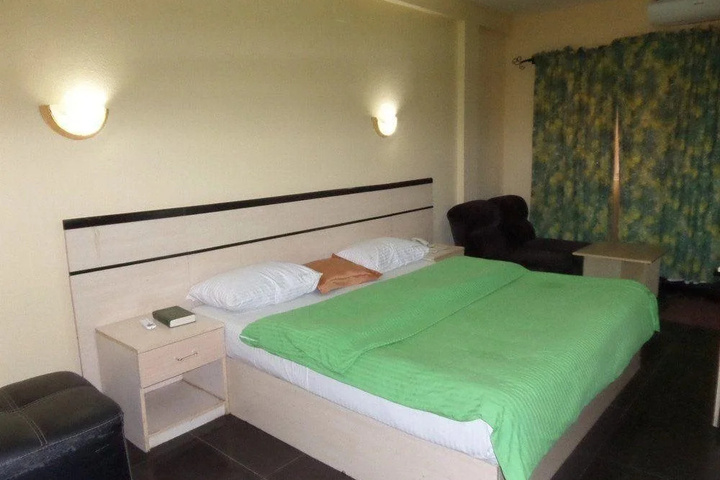 Room 4 of 14