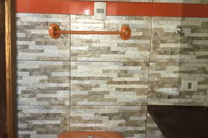 Room 25 of 185
