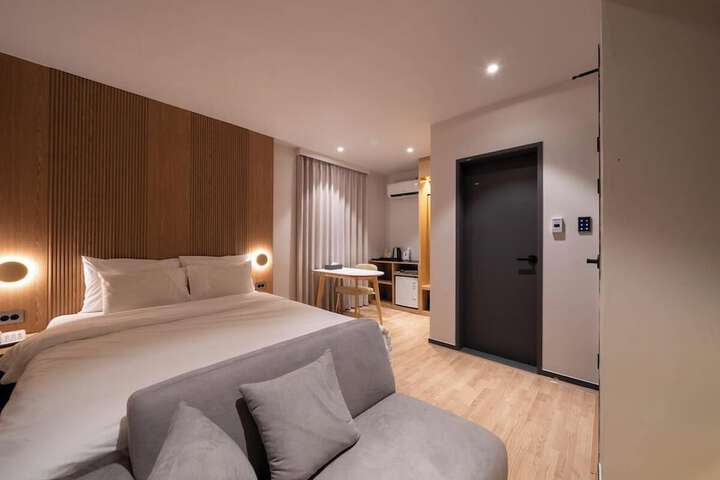 Room 7 of 31