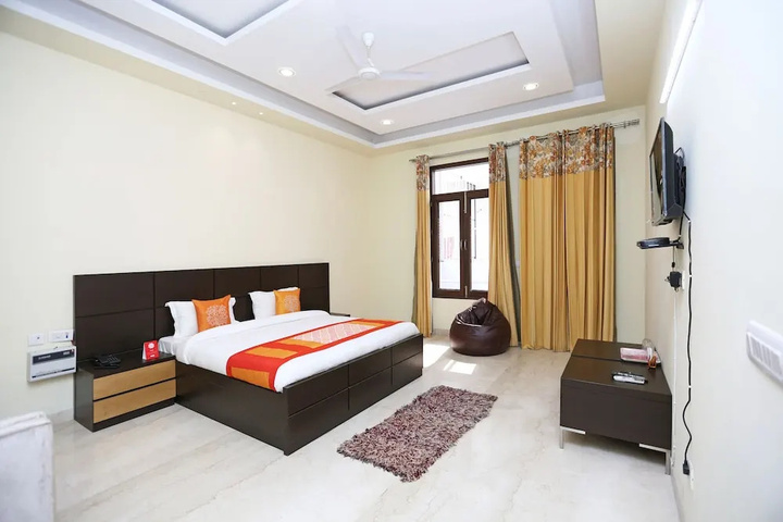 Room 3 of 8