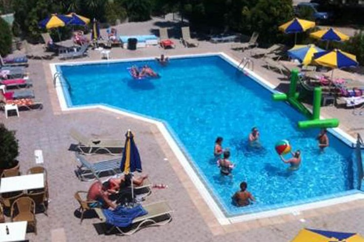 Hotel Pool