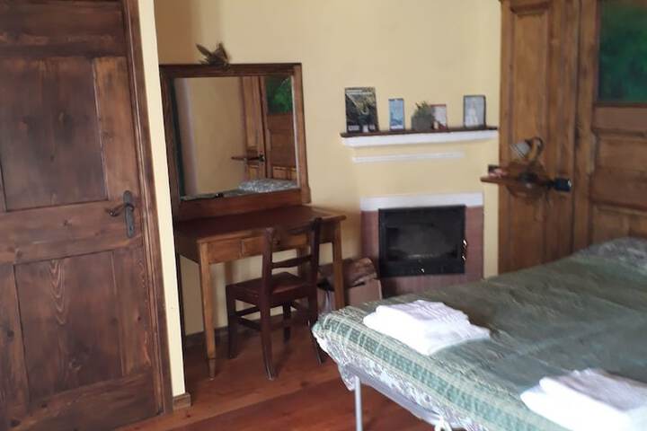 Room 4 of 35