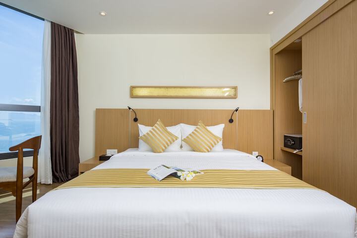 Room 14 of 180