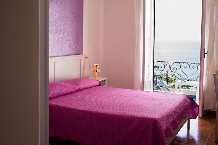 Room 3 of 60