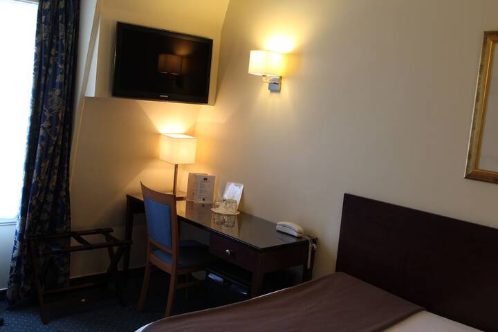 Room 10 of 65