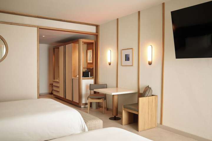 Room 69 of 204