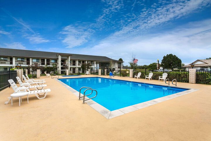 Pool Hotel