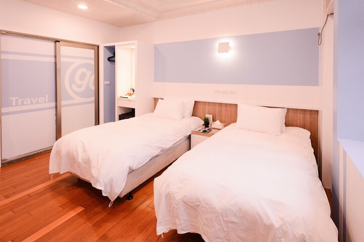 Room 33 of 97