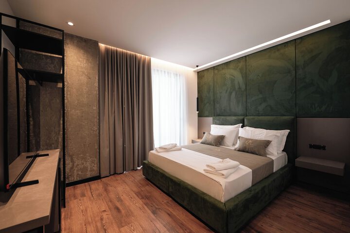 Room 4 of 124