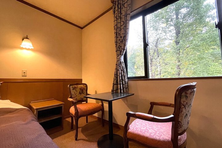 Room 17 of 40