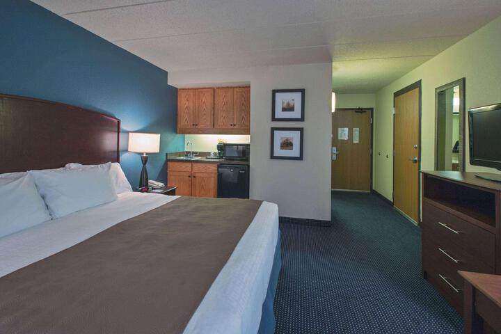1 King Bed (5 of 34)