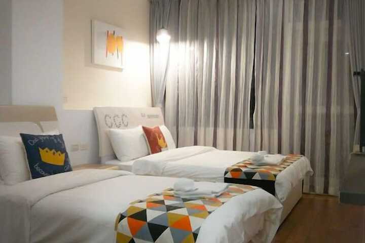 Room 9 of 40