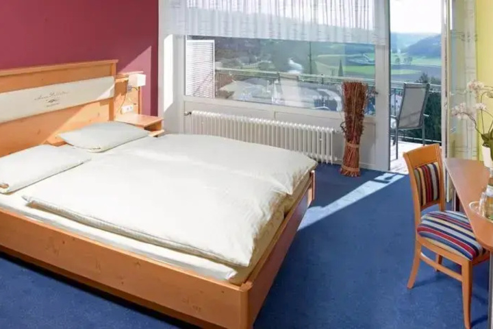 Room 4 of 11