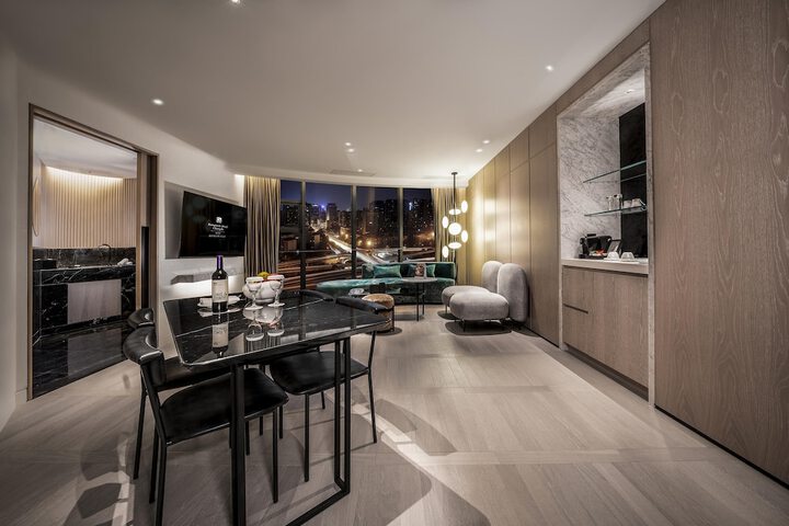 Room 52 of 225