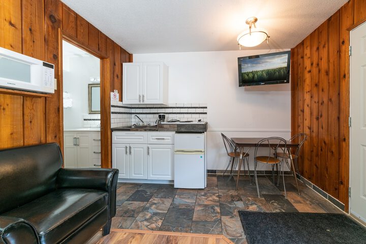 Room 2 of 28
