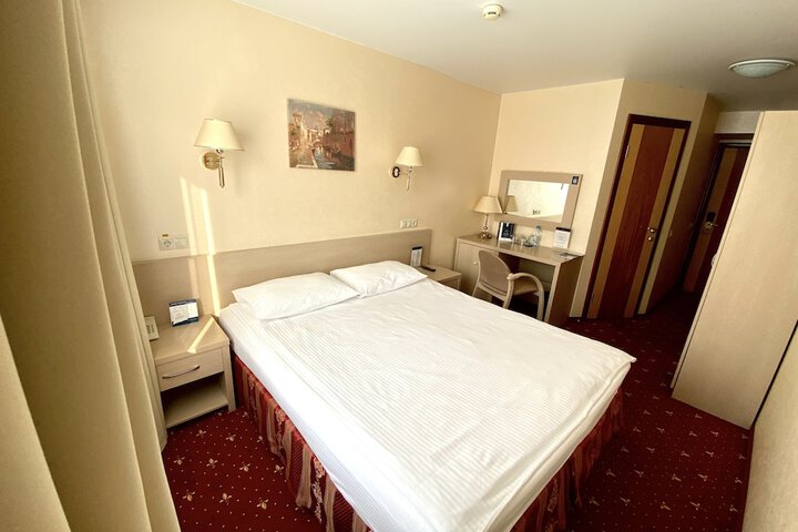 Room 3 of 27
