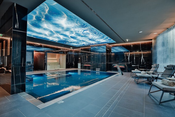 Pool Hotel