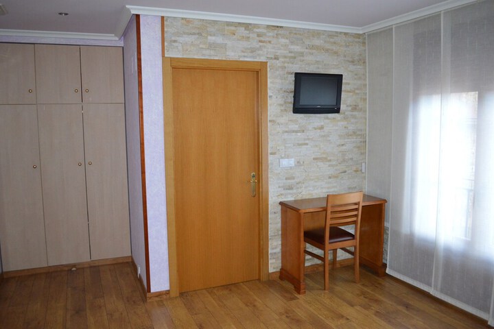Room 2 of 35