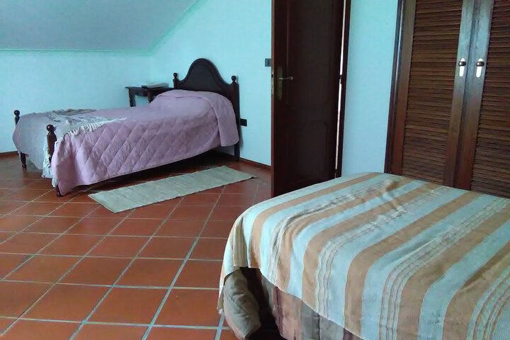 Room 4 of 77