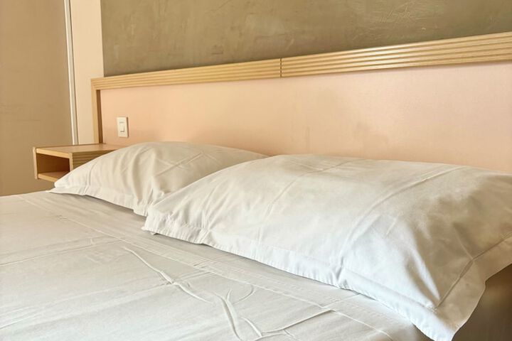 Room 32 of 193