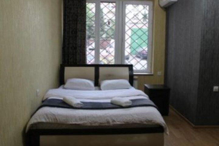 Room 13 of 32