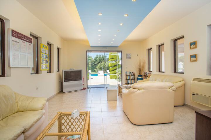 Guest Lobby