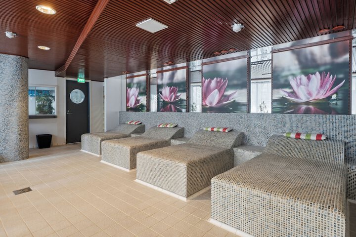 Pools & Facilities