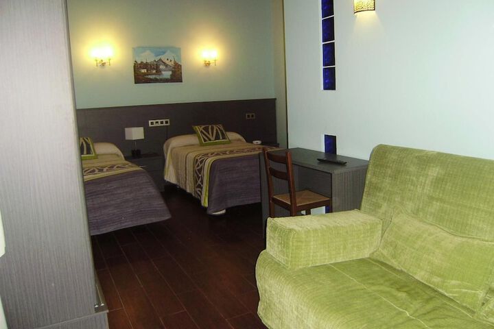Room 11 of 37