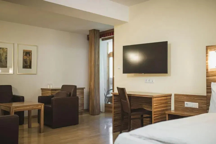 Room 4 of 23