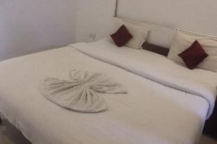 Room 6 of 11