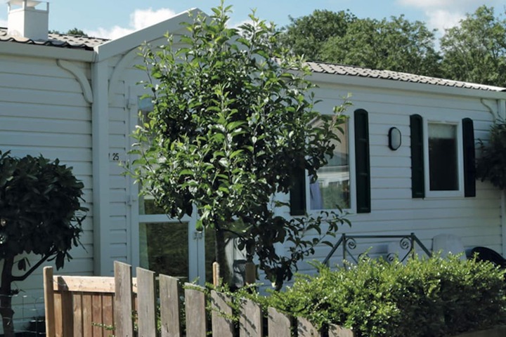 Captivating Chalet with Microwave near Wadden Sea in Tzummarum