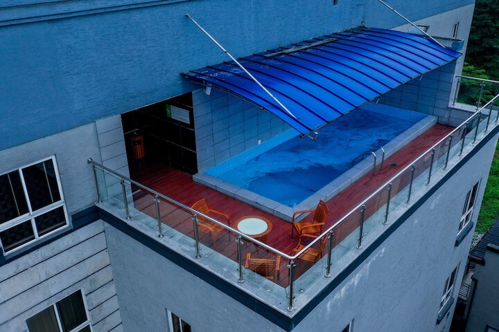 Pool 37 of 48