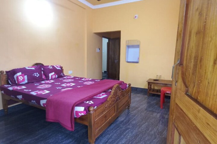 Room 5 of 16