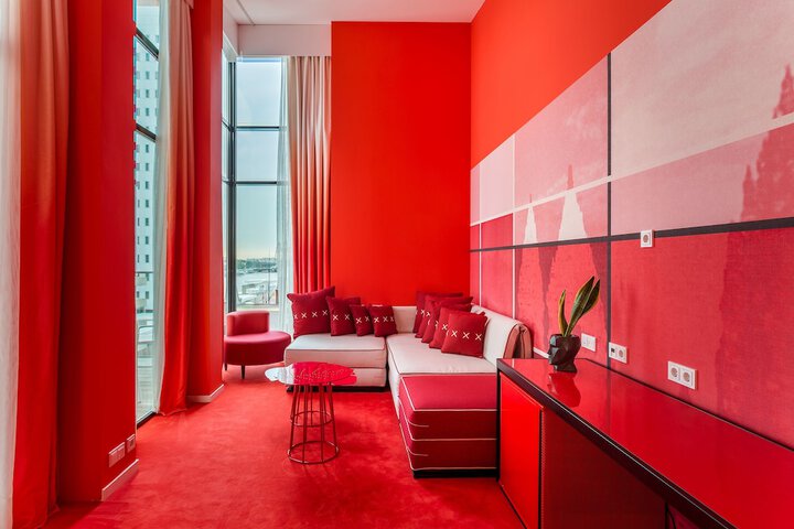 Room 38 of 77