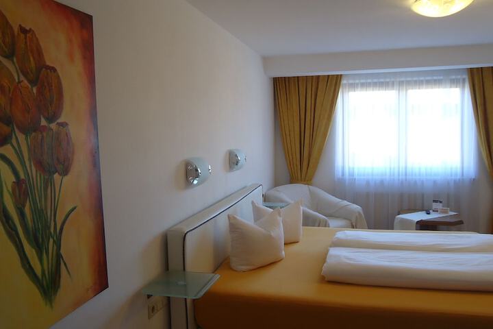 Room 4 of 72