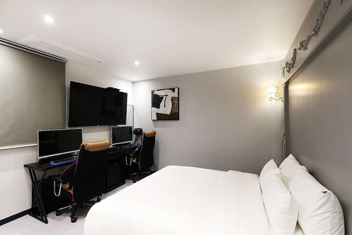 Room 17 of 50