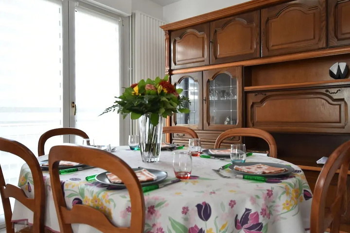 Dining 17 of 21