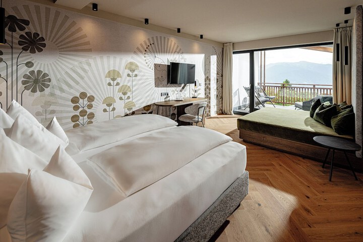Room 12 of 76