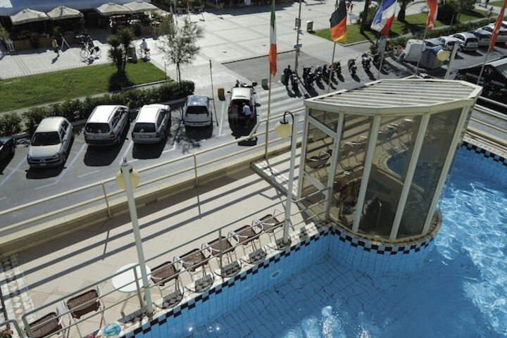 Hotel Pool