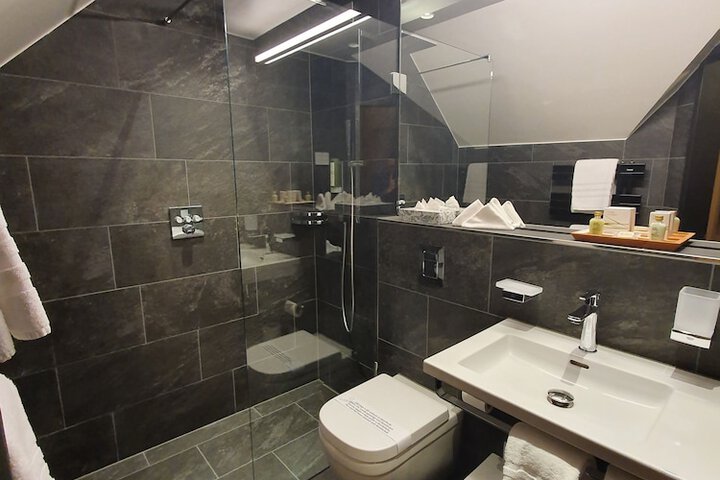 Room 45 of 98