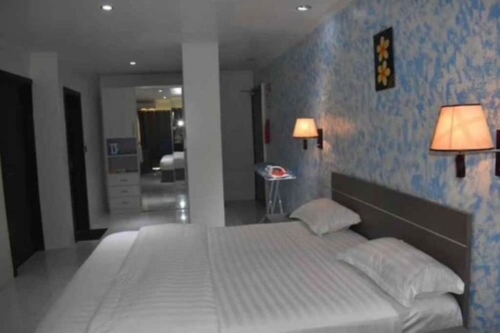 Room 18 of 37