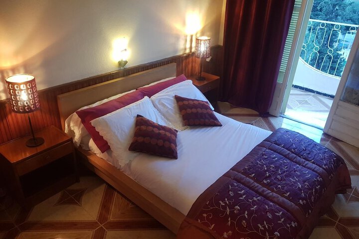 Room 12 of 33